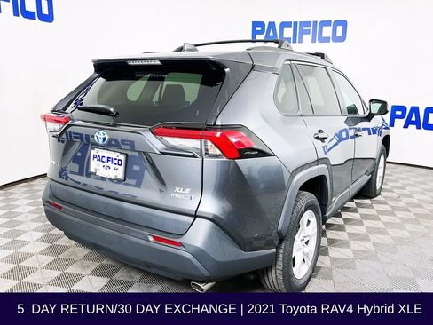Used 2021 Toyota RAV4 XLE AWD/4WD image 8