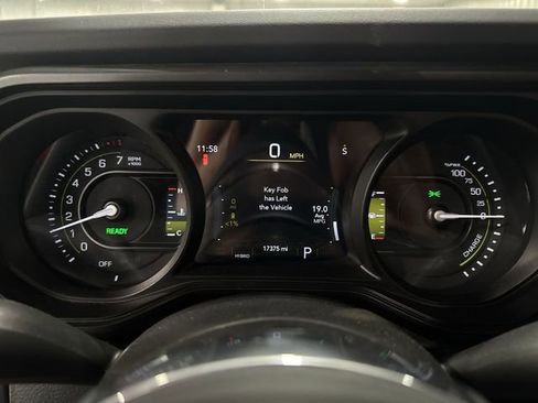 Used 2025 Jeep Wrangler Unlimited Sahara AWD/4WD image 12