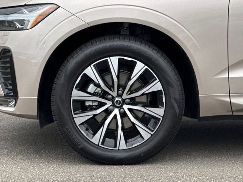 Used 2025 Volvo XC60 B5 Core w/ Protection Package Premier image 32
