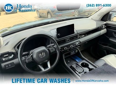 Used 2024 Honda Pilot Touring image 5