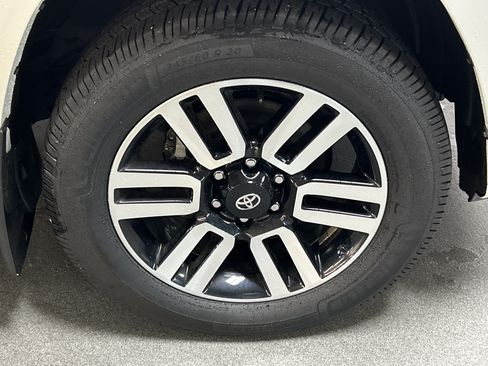 Used 2023 Toyota 4Runner Limited AWD/4WD image 13