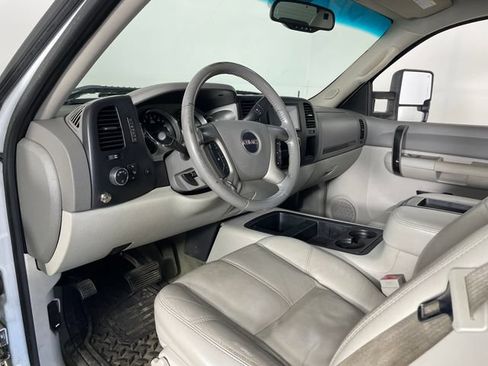 Used 2007 GMC Sierra 2500 SLE w/ Convenience Package AWD/4WD image 3