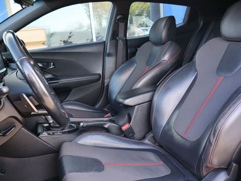 Used 2019 Hyundai Veloster Turbo FWD image 14