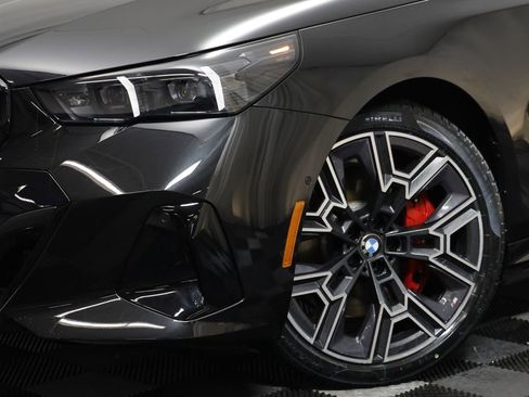New 2026 BMW i5 eDrive40 w/ M Sport Package AWD/4WD image 4
