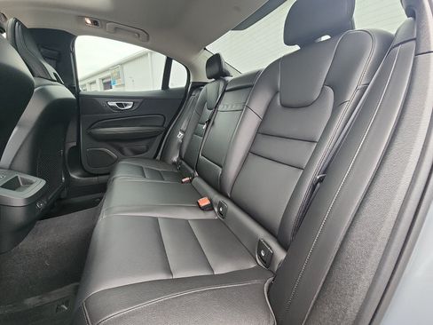 Used 2022 Volvo S60 B5 Momentum w/ Premium Package AWD/4WD image 23