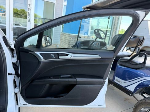 Used 2019 Ford Fusion SE FWD image 20