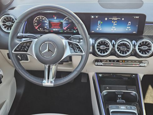Certified 2025 Mercedes-Benz GLB 250 image 27