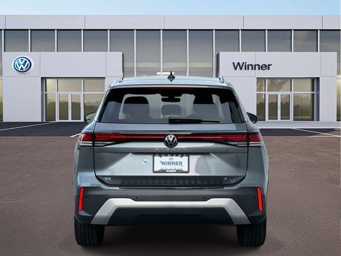 Used 2025 Volkswagen Tiguan SE AWD/4WD image 4