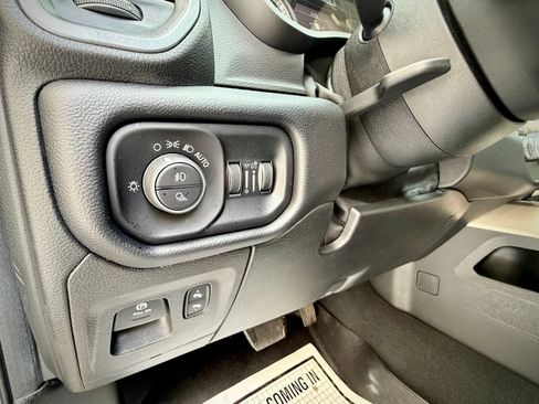 Used 2019 RAM 1500 Laramie AWD/4WD image 26