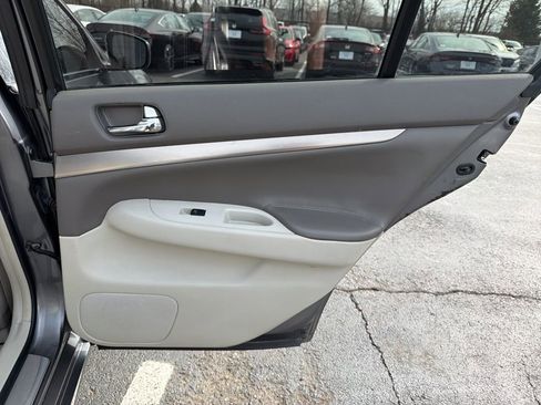 Used 2011 INFINITI G37 x w/ Premium Pkg image 23