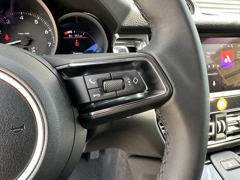 Used 2025 Porsche Macan image 20