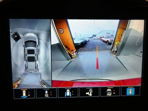 Used 2023 Chevrolet Traverse RS image 27