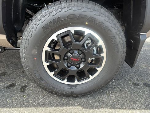 New 2026 Toyota Tacoma TRD Off-Road w/ TRD Off Road Upgrade Package AWD/4WD image 4