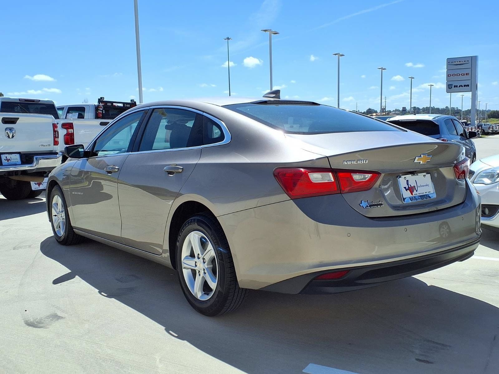 Used 2024 Chevrolet Malibu LT FWD image 2