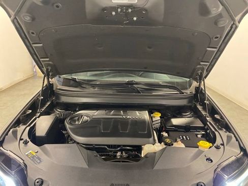 Used 2019 Jeep Cherokee Trailhawk AWD/4WD image 33