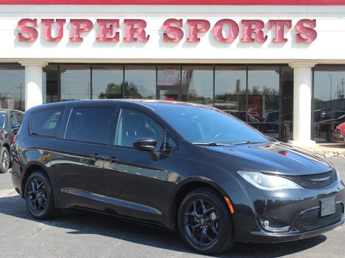 Used 2019 Chrysler Pacifica Touring Plus w/ S Appearance Package image 1
