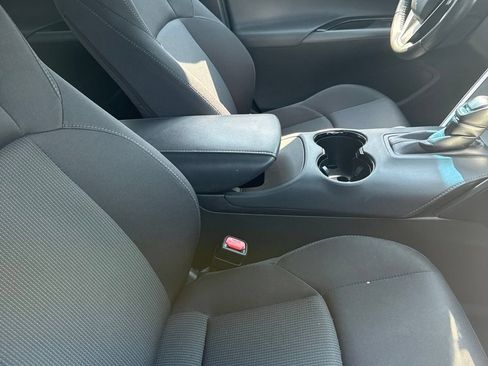 Used 2024 Toyota Venza LE AWD/4WD image 4