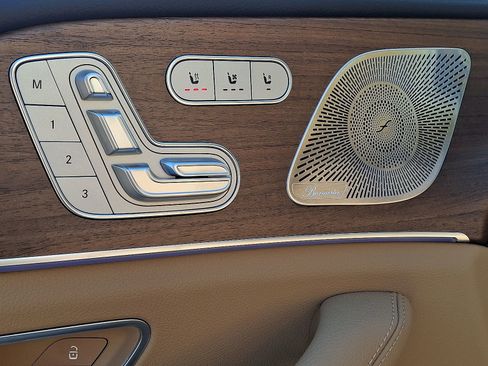 New 2026 Mercedes-Benz GLS 580 4MATIC image 17