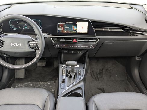 New 2025 Kia Niro SX image 18