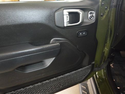 Used 2024 Jeep Wrangler Unlimited w/ Convenience Group AWD/4WD image 27