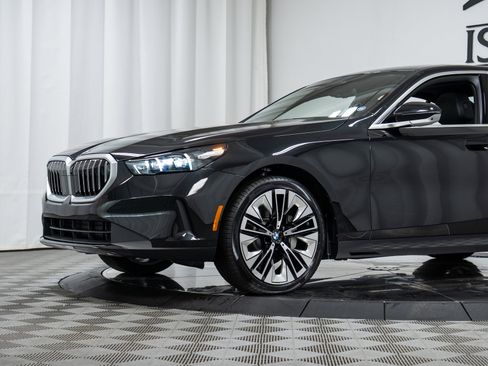 New 2026 BMW 530i xDrive w/ Premium Package image 25
