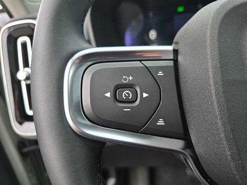 Used 2025 Volvo XC40 B5 Core image 27