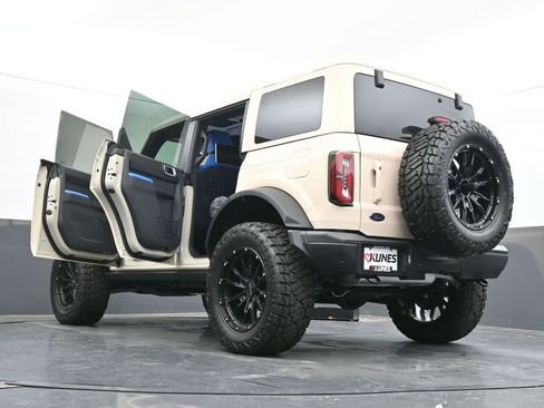 New 2025 Ford Bronco Badlands image 71