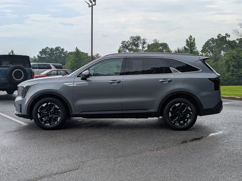 Used 2025 Kia Sorento S w/ Panoramic Sunroof Package FWD image 6