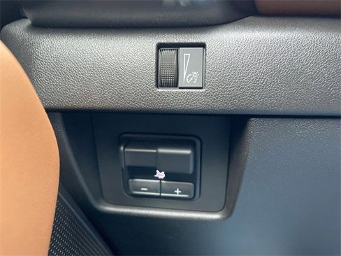 Certified 2024 GMC Canyon AT4 image 17