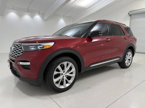 Used 2023 Ford Explorer Platinum w/ Technology Package image 3