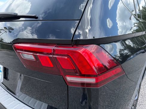 Certified 2022 Volkswagen Tiguan SE FWD image 11