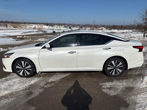 Used 2019 Nissan Altima 2.5 SV FWD image 9