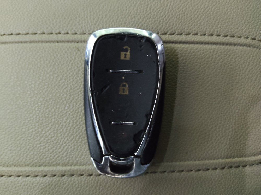 Used 2022 Chevrolet Traverse LS FWD image 32
