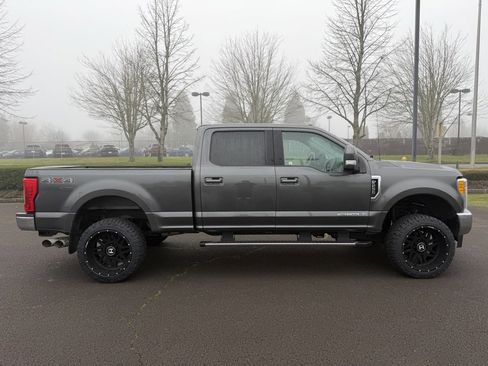 Used 2017 Ford F250 Lariat w/ Lariat Value Package image 9