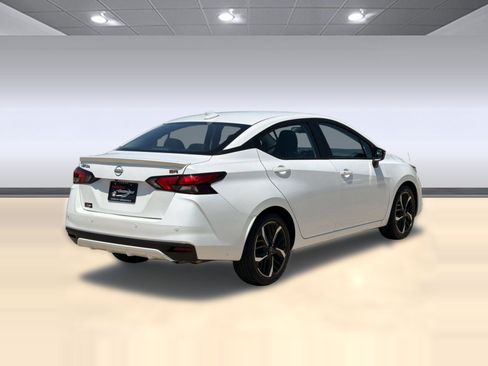 Used 2025 Nissan Versa SR FWD image 9