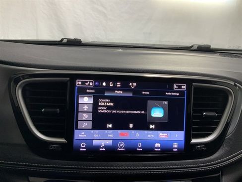 Used 2023 Chrysler Pacifica Touring image 24