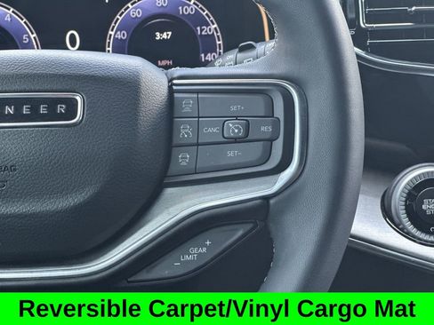 Used 2023 Jeep Wagoneer Series II AWD/4WD image 10