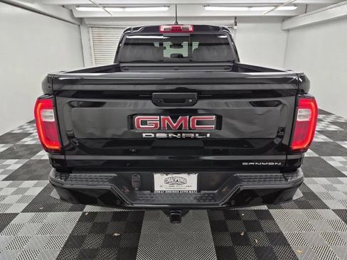Used 2025 GMC Canyon Denali AWD/4WD image 7
