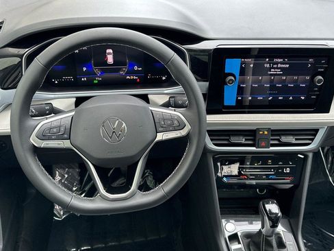 New 2026 Volkswagen Taos SE image 13