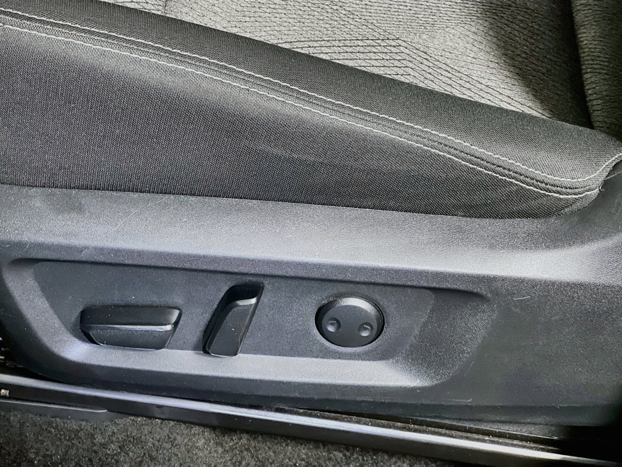 Used 2025 Nissan Rogue SV FWD image 19