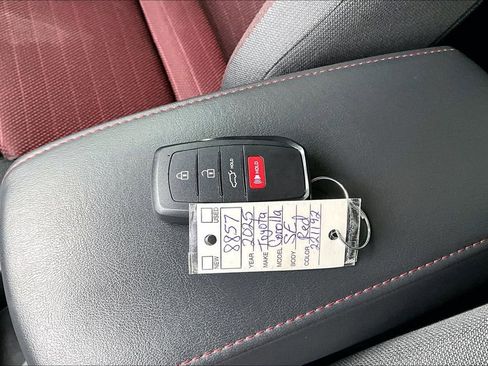 Used 2025 Toyota Corolla SE image 33