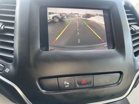 Used 2020 Jeep Cherokee Latitude Plus w/ Cold Weather Group image 29