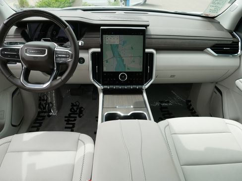 Used 2026 GMC Acadia Denali w/ Super Cruise Package FWD image 10