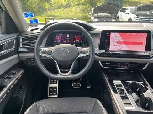 Certified 2024 Volkswagen Atlas Peak Edition SE AWD/4WD image 19