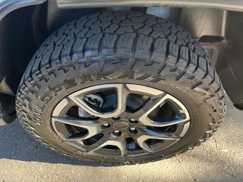 Used 2025 Jeep Compass Trailhawk image 29