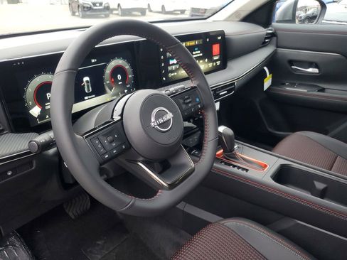 New 2025 Nissan Kicks SR image 15