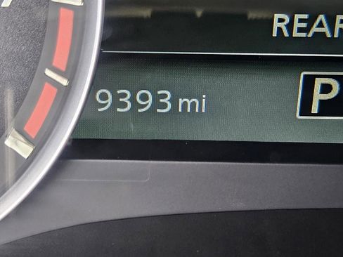 Certified 2025 Nissan Frontier SV image 18