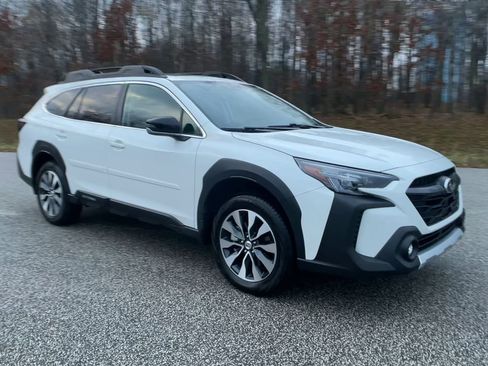 Used 2025 Subaru Outback Limited image 3