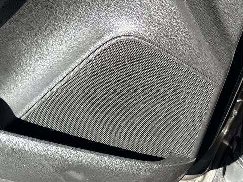 Used 2022 Chevrolet Trax LT w/ LT Convenience Package image 27