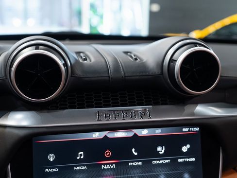 Certified 2019 Ferrari Portofino image 28